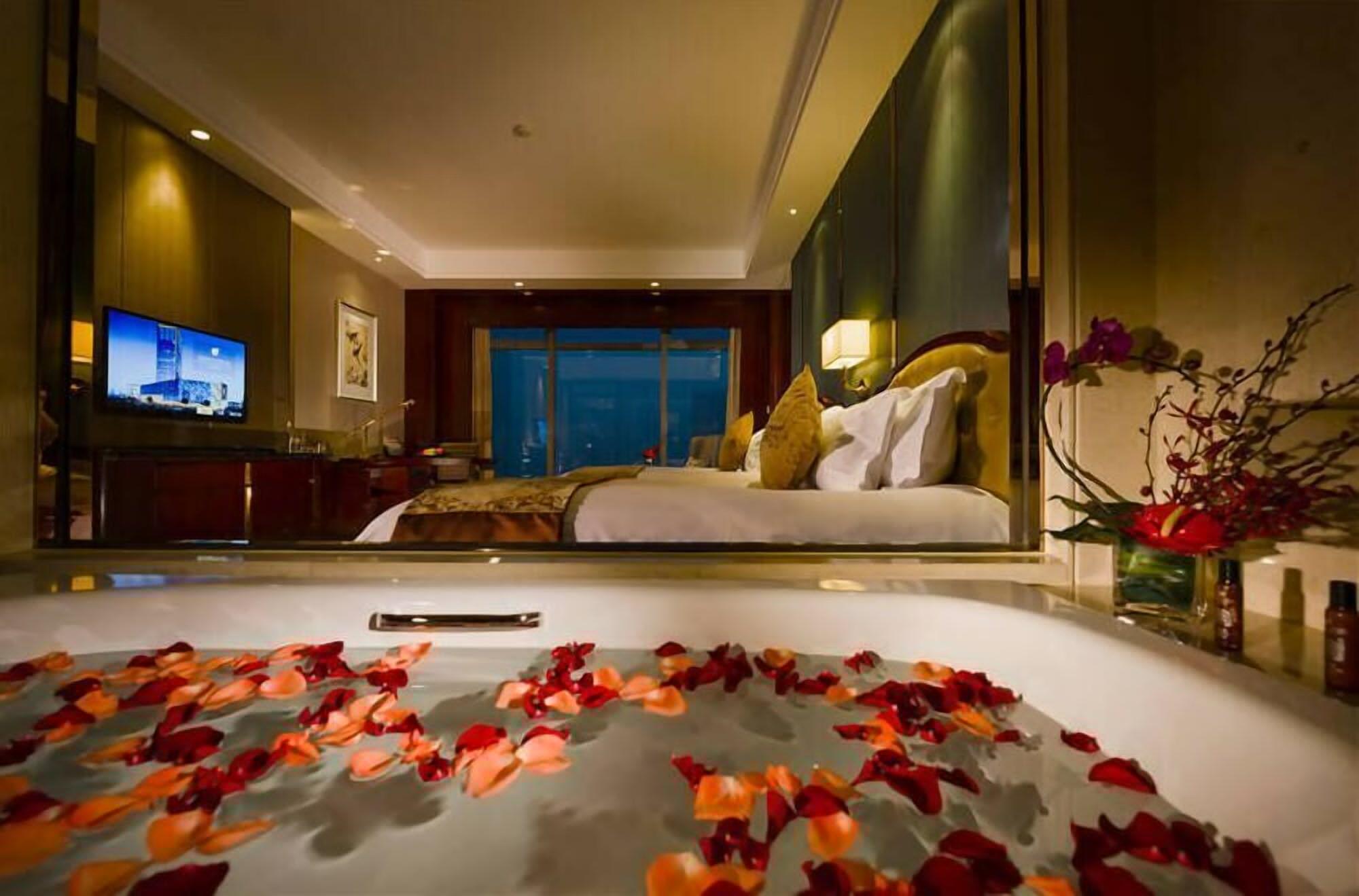 Haili New Century Grand Hotel Haiyan Haiyan  Экстерьер фото